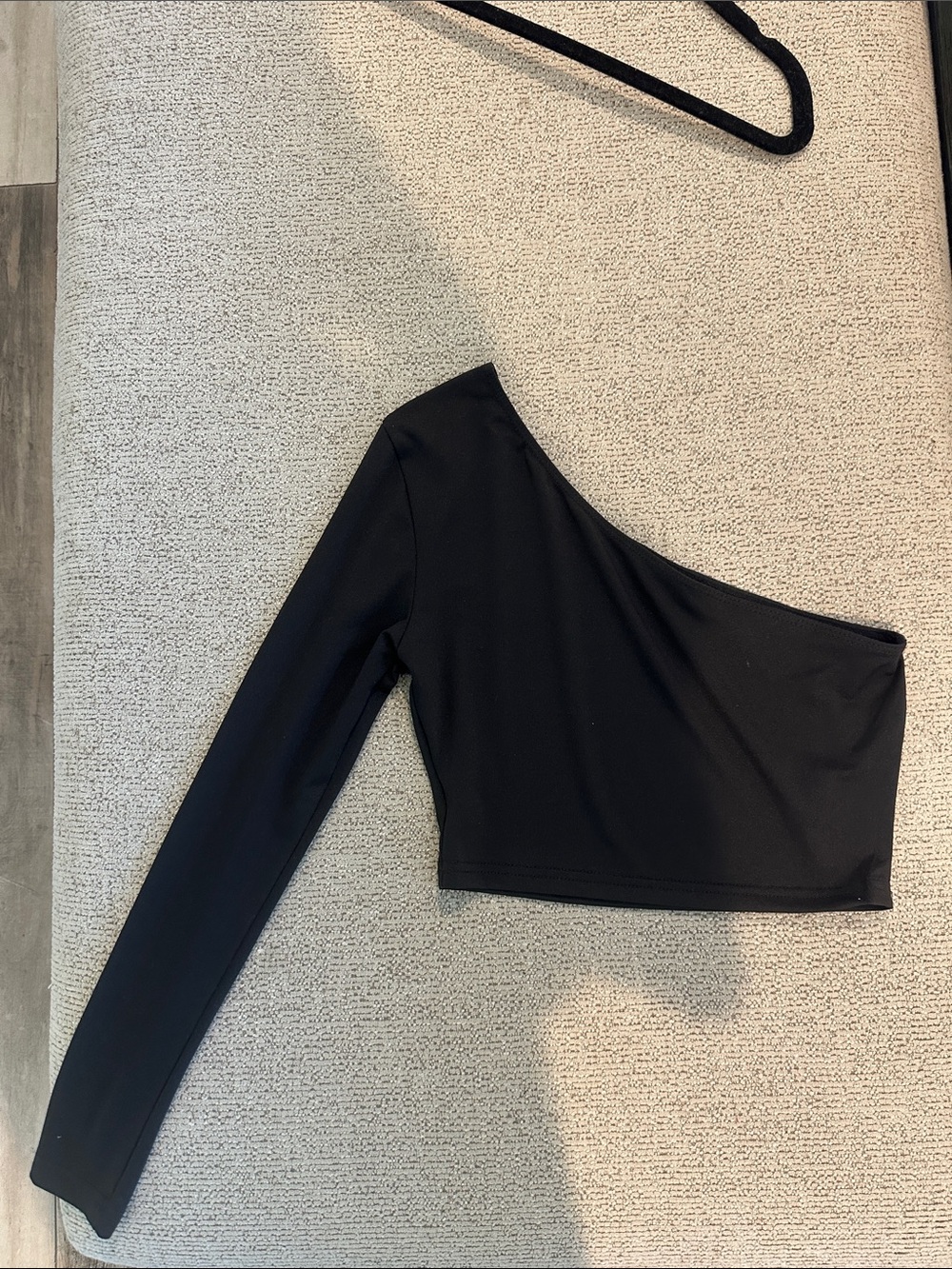 SHEIN Black One-Shoulder Long Sleeve Crop Top